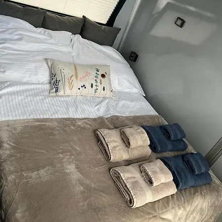 Πλωτό κατάλυμα Dom Na Wodzie *