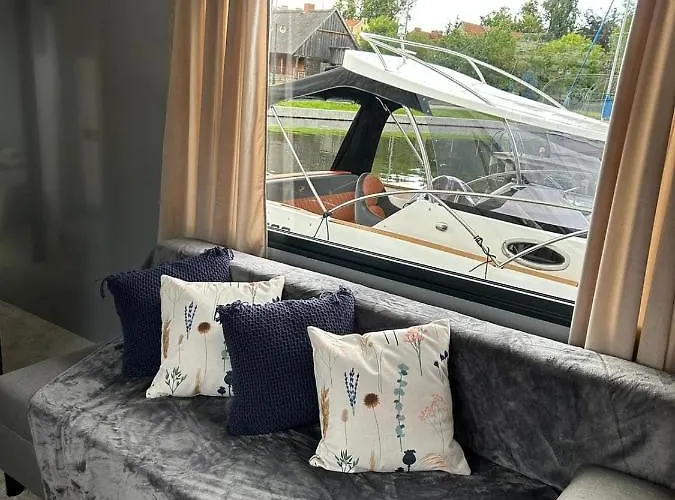 Dom Na Wodzie Botel *